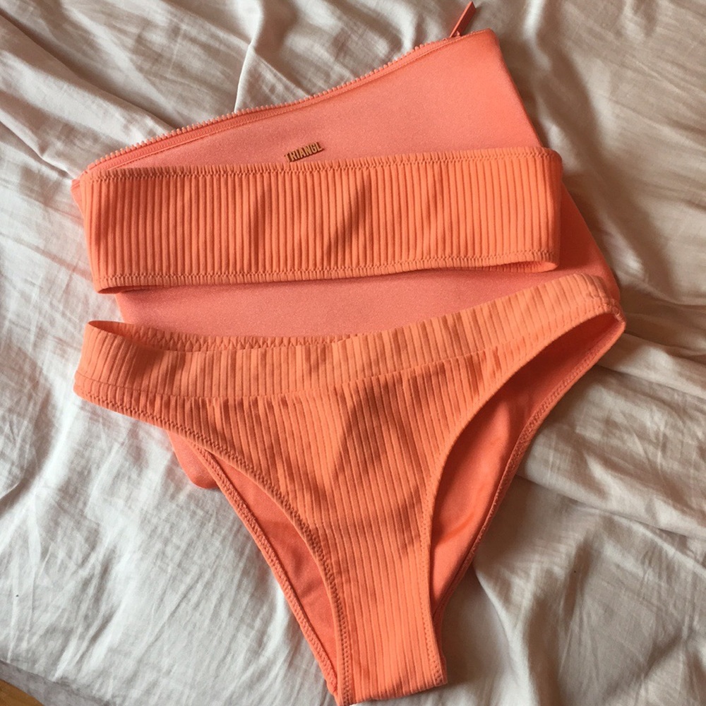 SOLD Triangl Carlotta Strapless Ribbed Bikini Set - Picture 2 of 6